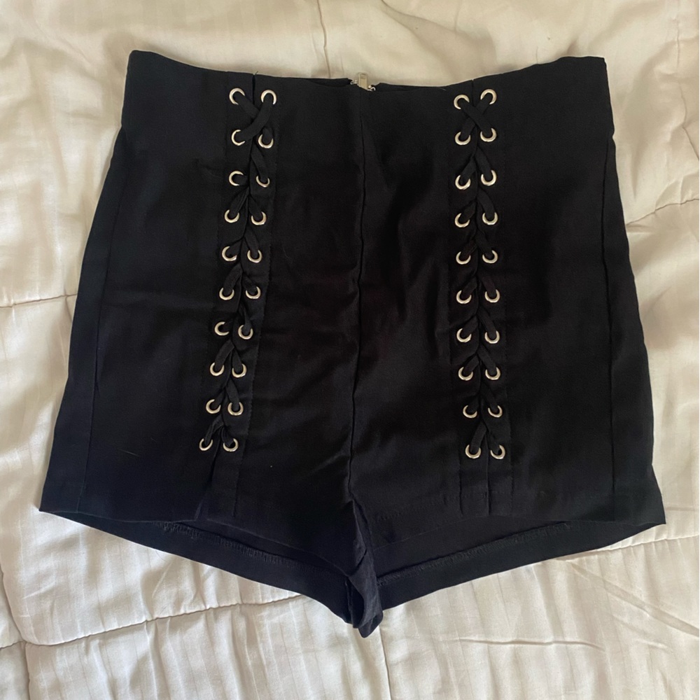 Lace-up hotshorts